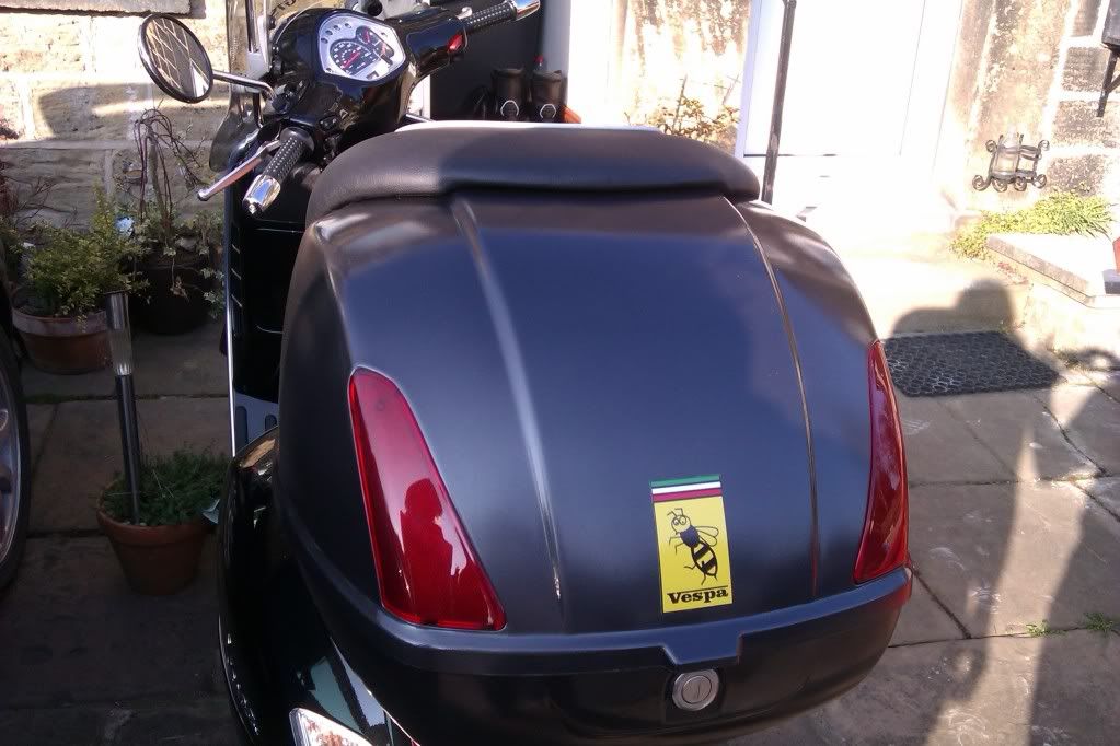 Modern Vespa gts 300 painted top box, what do you think?