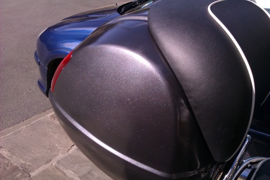 Modern Vespa gts 300 painted top box, what do you think?