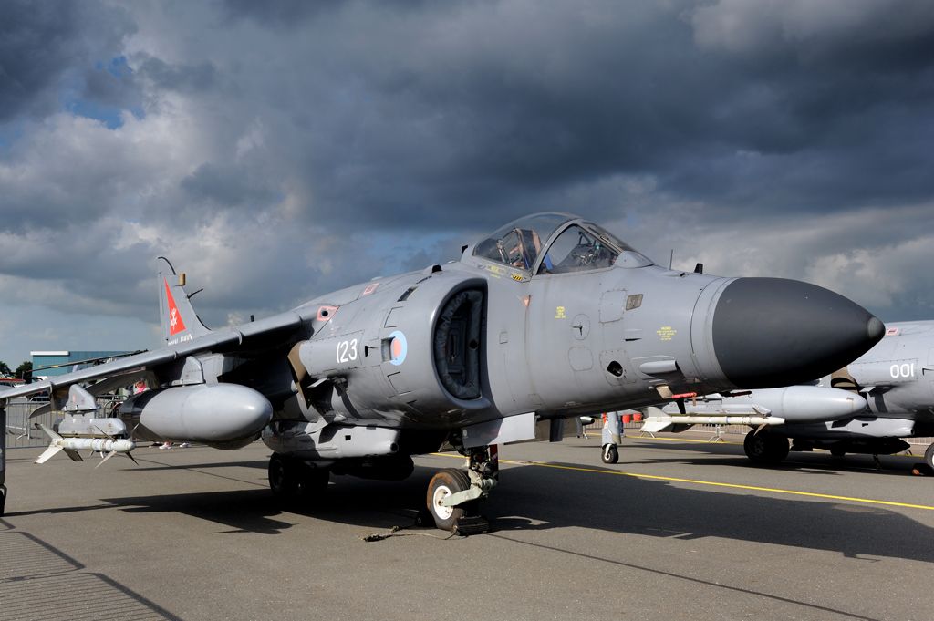 http://i910.photobucket.com/albums/ac307/hydealfred/Yeovilton%202011/Yeovilton%202011%20-%202/DSC_6584.jpg