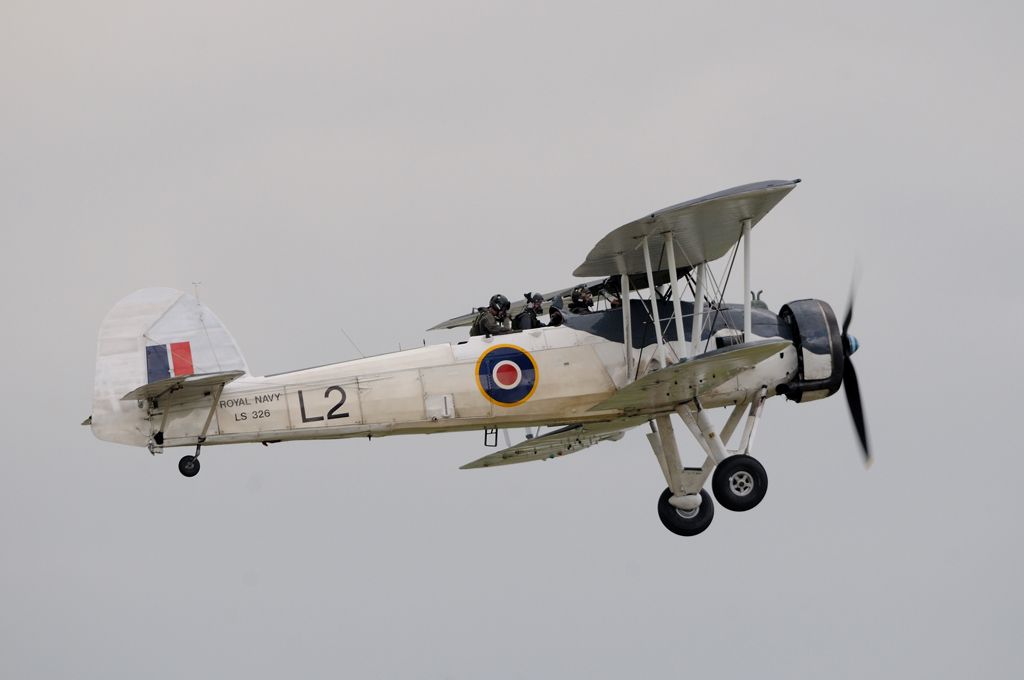 http://i910.photobucket.com/albums/ac307/hydealfred/Yeovilton%202011/Yeovilton%202011%20-%202/DSC_7811a.jpg