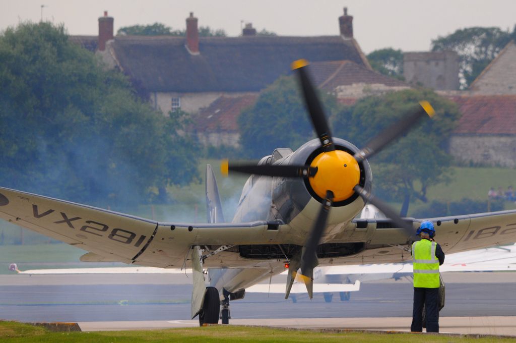 http://i910.photobucket.com/albums/ac307/hydealfred/Yeovilton%202011/Yeovilton%202011%20-%202/DSC_7822.jpg