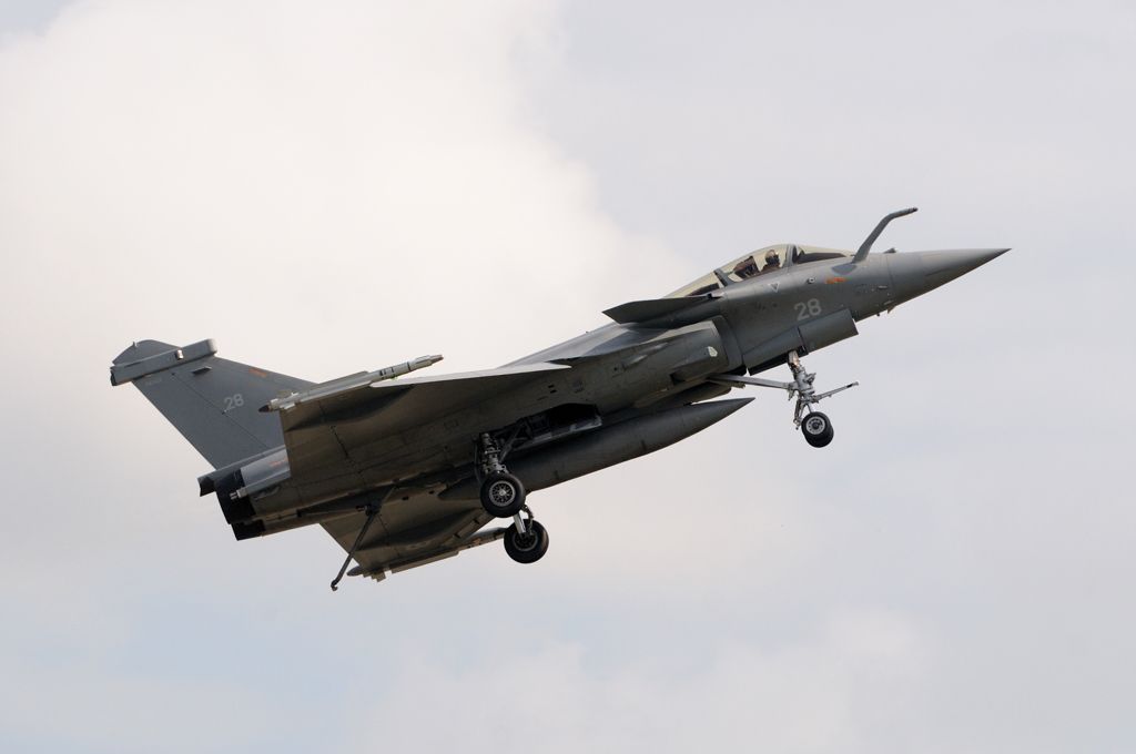 http://i910.photobucket.com/albums/ac307/hydealfred/Yeovilton%202011/Yeovilton%202011%20-%202/DSC_8037.jpg