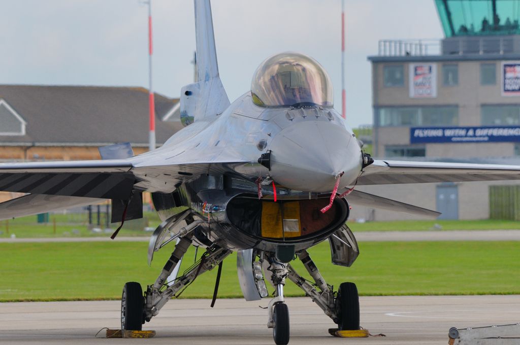 http://i910.photobucket.com/albums/ac307/hydealfred/Yeovilton%202011/Yeovilton%202011%20-%202/DSC_8056.jpg